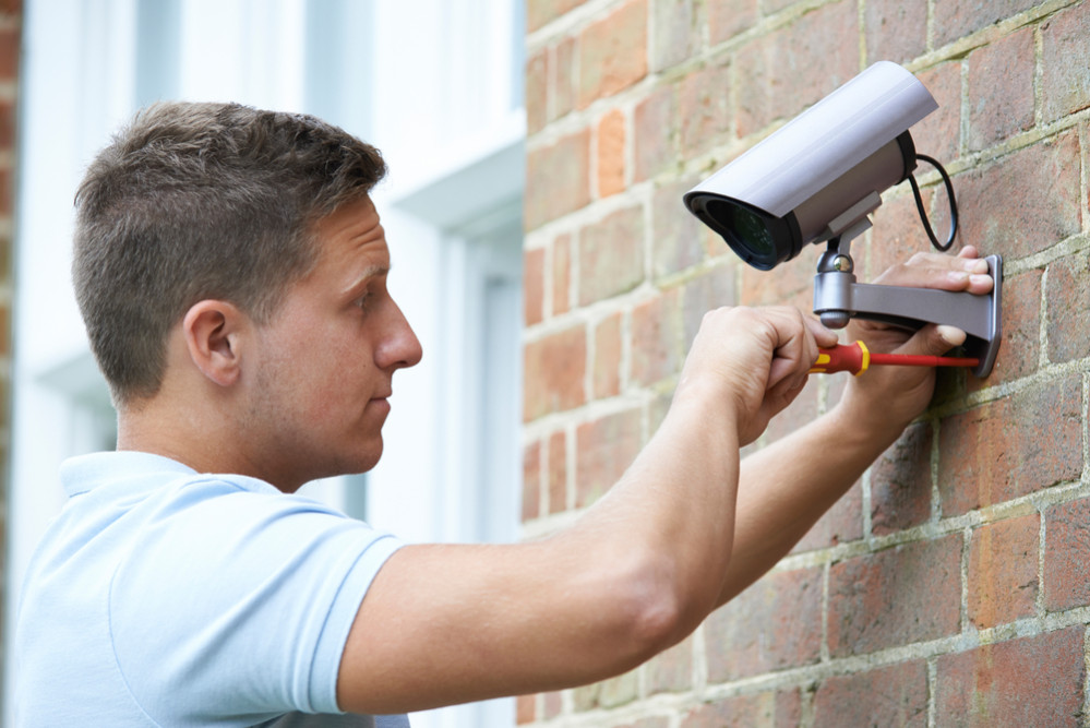 Comment installer une caméra de surveillance pour votre maison
